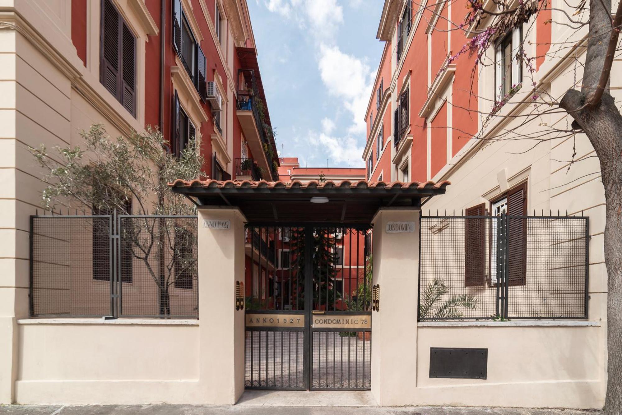 Vatican Night Suites Roma Esterno foto